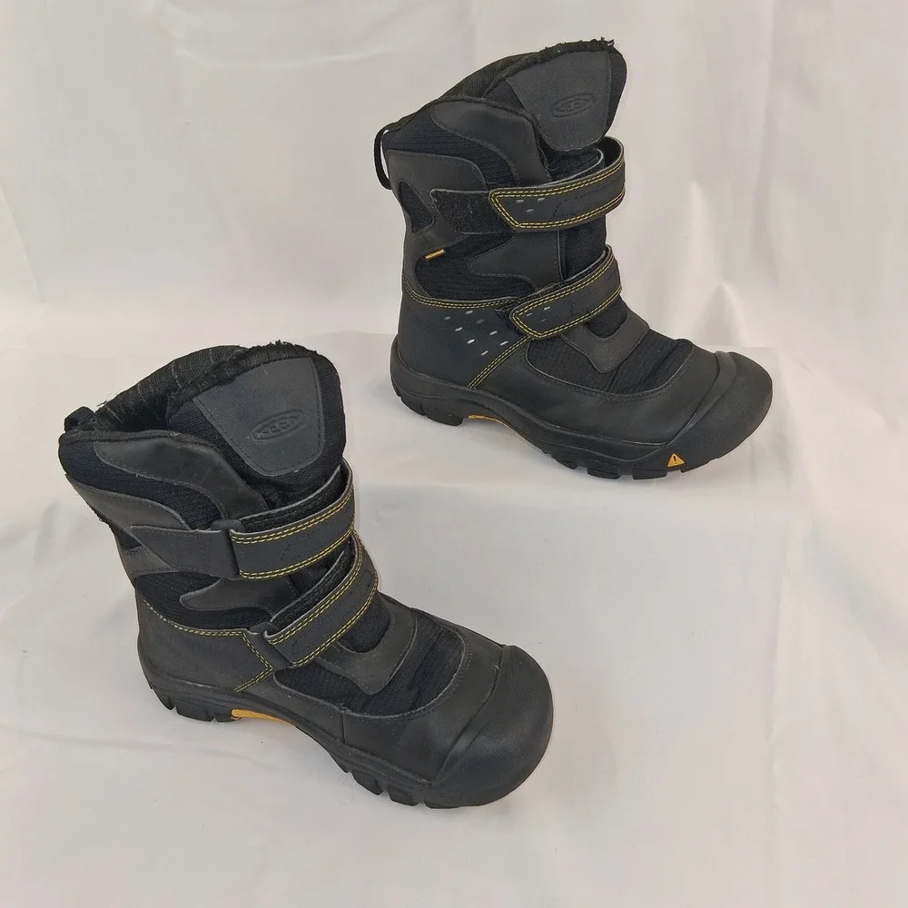 KEEN Kids Waterproof Winter Snow Boots Black Yellow Insulated Size 5 Youth